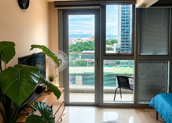 Modern With Balcony Uptown Parksuites Bgc Manila