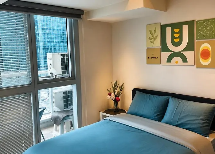 Modern With Balcony Uptown Parksuites Bgc